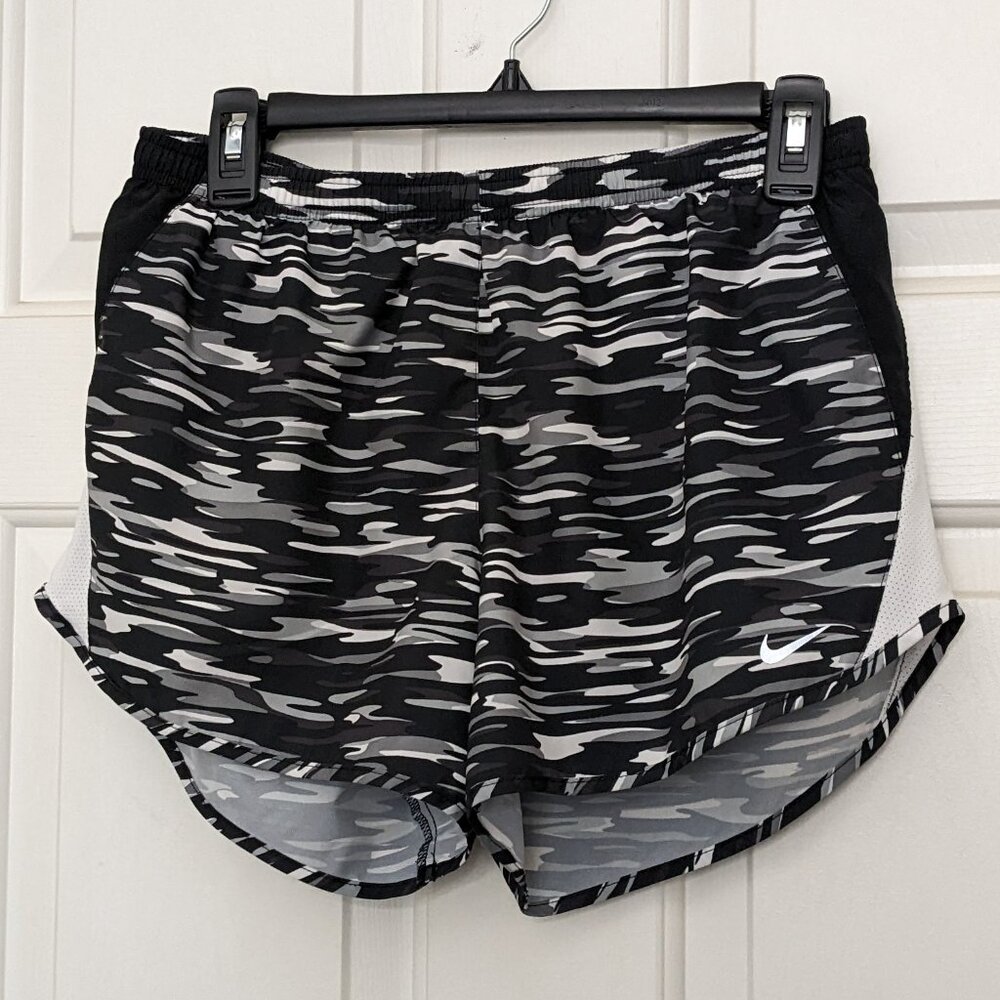 COPY - Nike Women's Tempo Atletic Shorts Size M Black/White